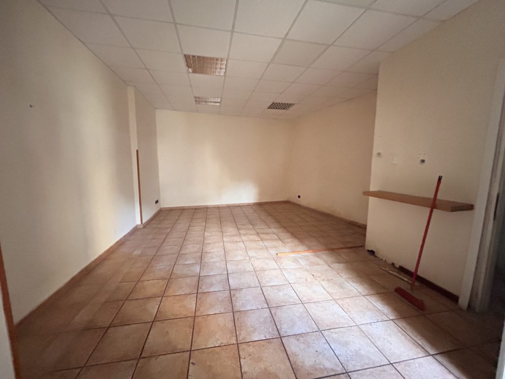 VIA BAVENO – LOCALE - Foto 3